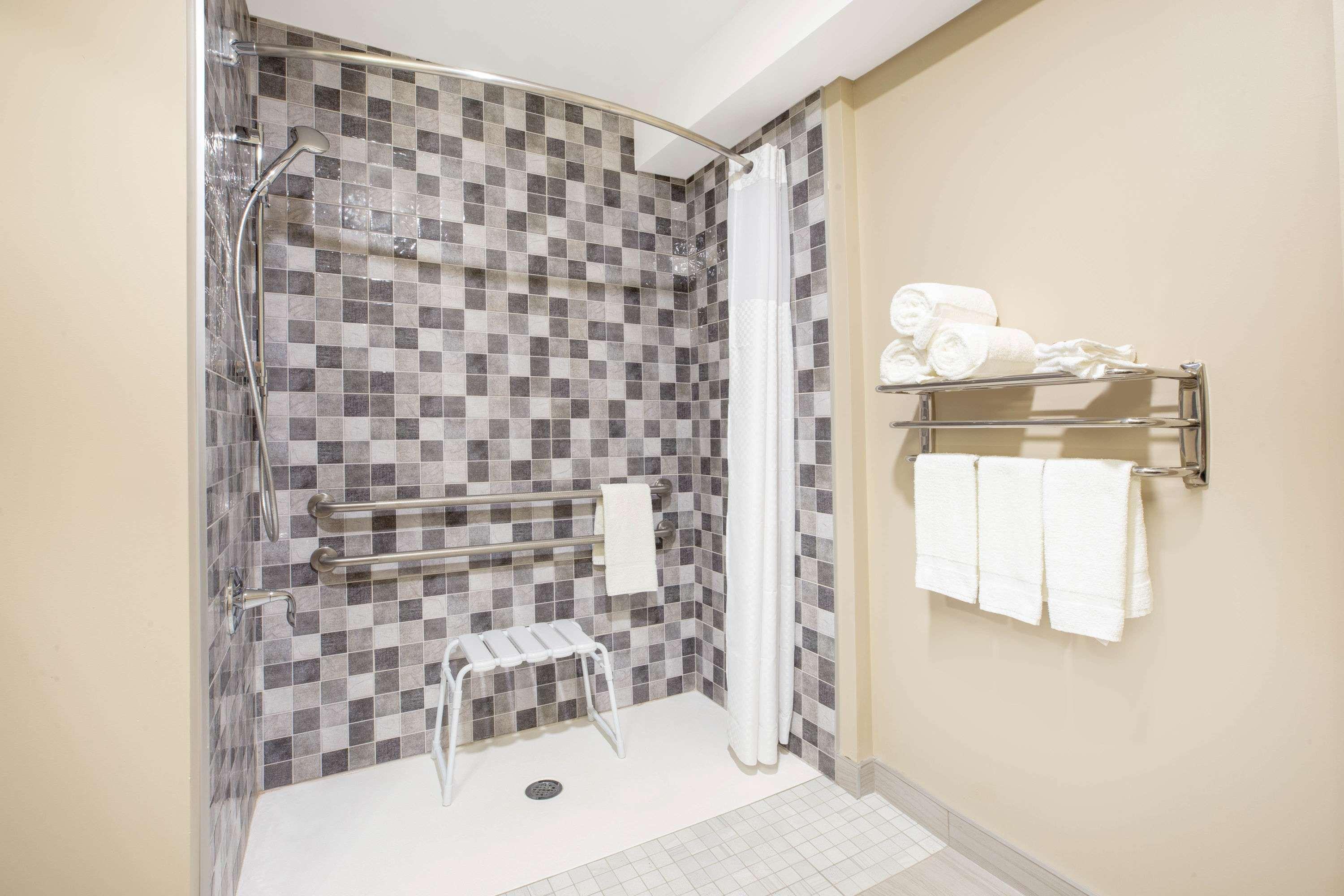 Super 8 By Wyndham Canmore Bagian luar foto