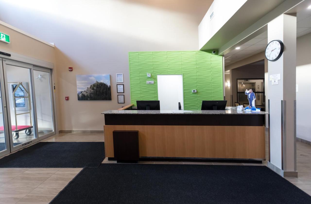 Super 8 By Wyndham Canmore Bagian luar foto