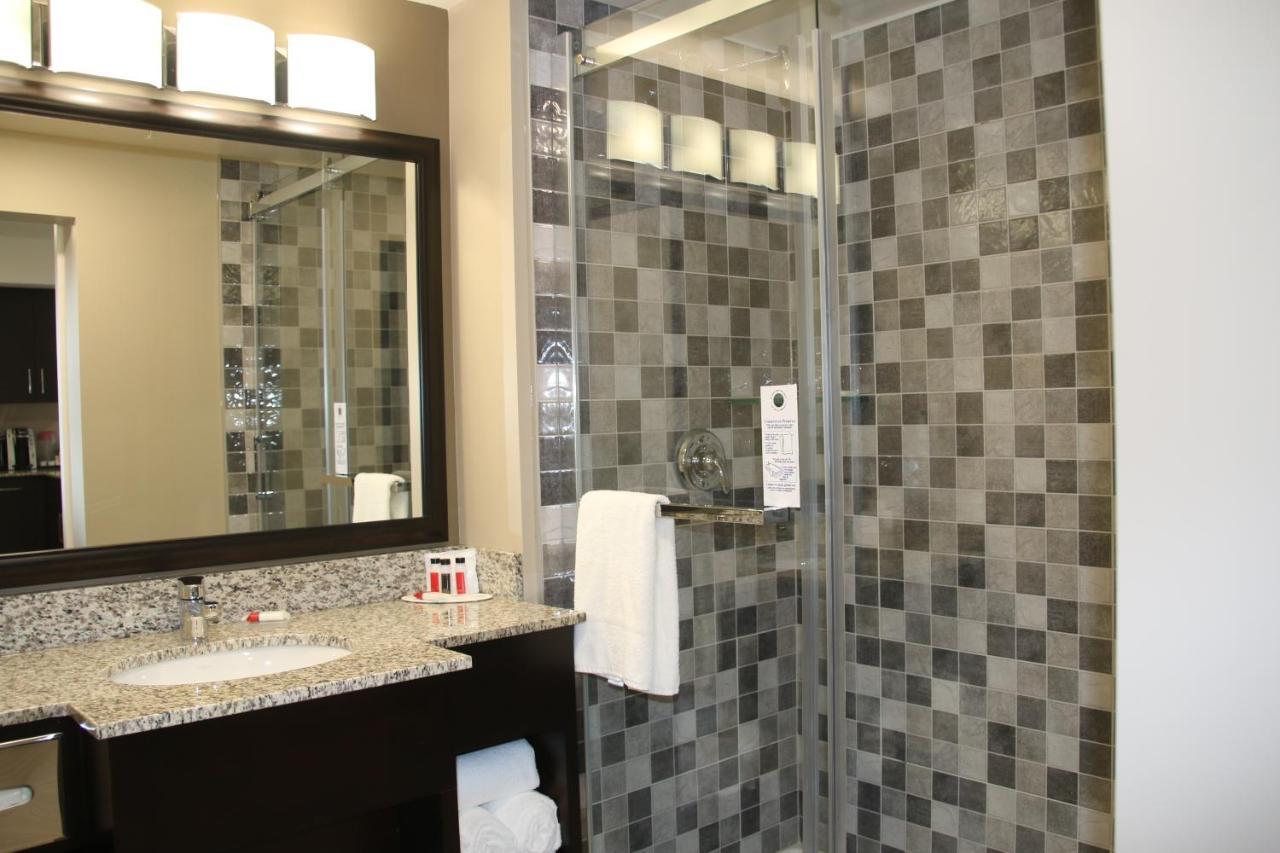 Super 8 By Wyndham Canmore Bagian luar foto